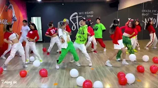 Like It’s Christmas (Jonas Brothers)