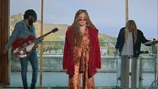 I SEE RED (Everybody Loves An Outlaw)