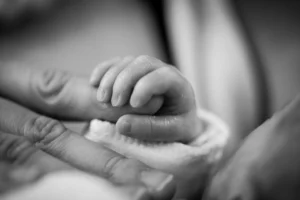 Close-up of a newborn's hand - Credits: pexels