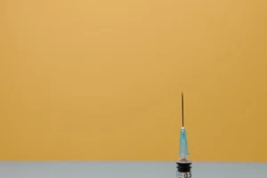 Close-up of a medical syringe - Credits: pexels