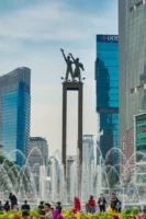 Famous statue surrounded by skyscrapers - Credits: pexels
