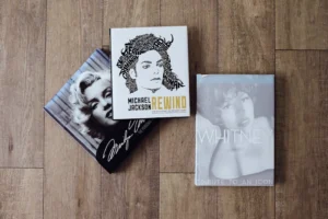 Books featuring Marilyn Monroe, Michael - Credits: pexels