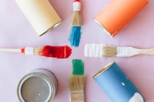 Top view of vibrant paintbrushes - Credits: pexels