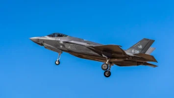 F-35 fighter jet in flight - Credits: pexels