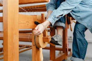 Detailed view of woman's hands - Credits: pexels
