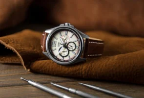 Stylish round wristwatch with chronograph - Credits: pexels