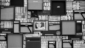 Vintage amplifiers and vinyl records - Credits: pexels