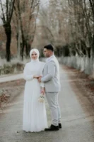 A couple posing in a - Credits: pexels