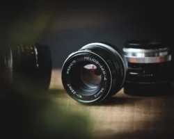 Close-up of retro camera lenses - Credits: pexels