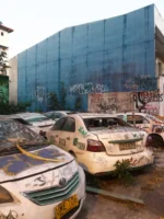 Abandoned cars in an urban - Credits: pexels
