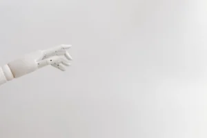 Minimalist image of a robotic - Credits: pexels