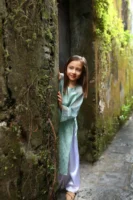 Young girl in ao dai - Credits: pexels