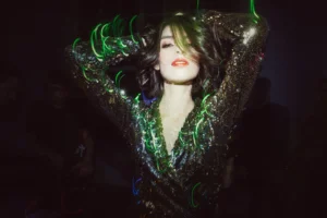 Stylish woman dancing in a - Credits: pexels